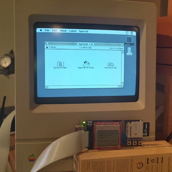 Floppy Emu booting a Mac from a 1.4 MB disk