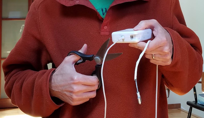 Lighter charger to connect your Mac in the car - MagSafe-2