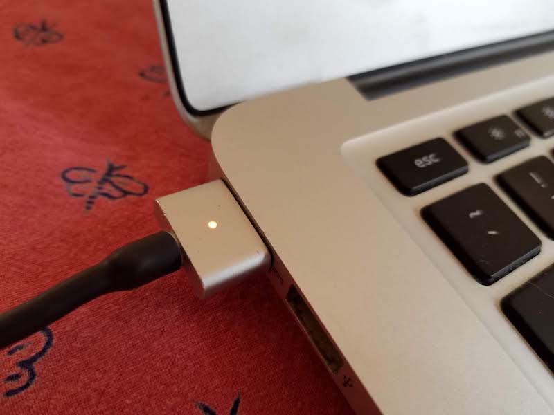 Lighter charger to connect your Mac in the car - MagSafe-2