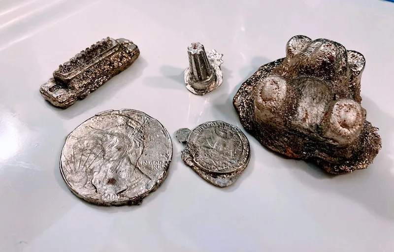Sand-cast metal objects