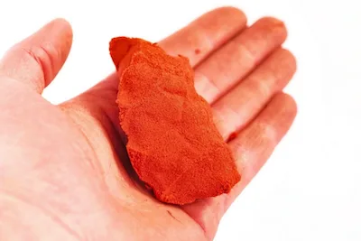 Petrobond casting sand in a hand