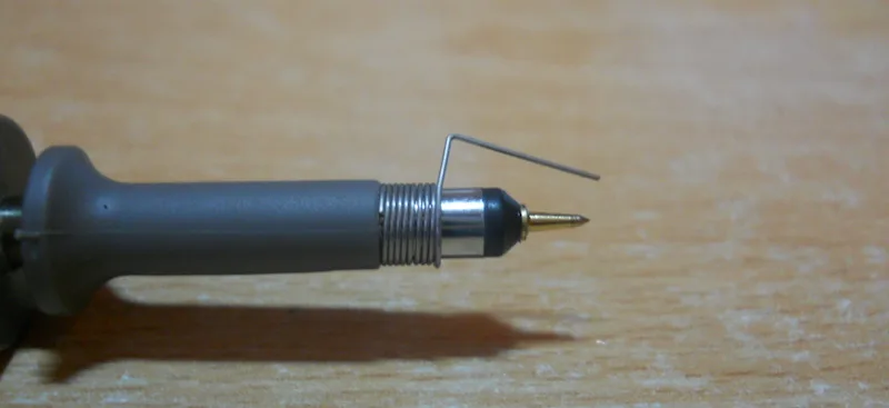 Scope probe with a ground spring