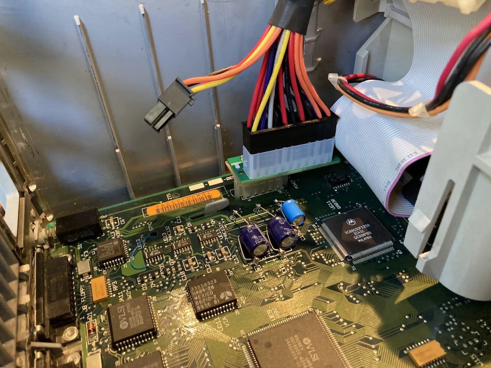 Adapter powering a Mac IIci