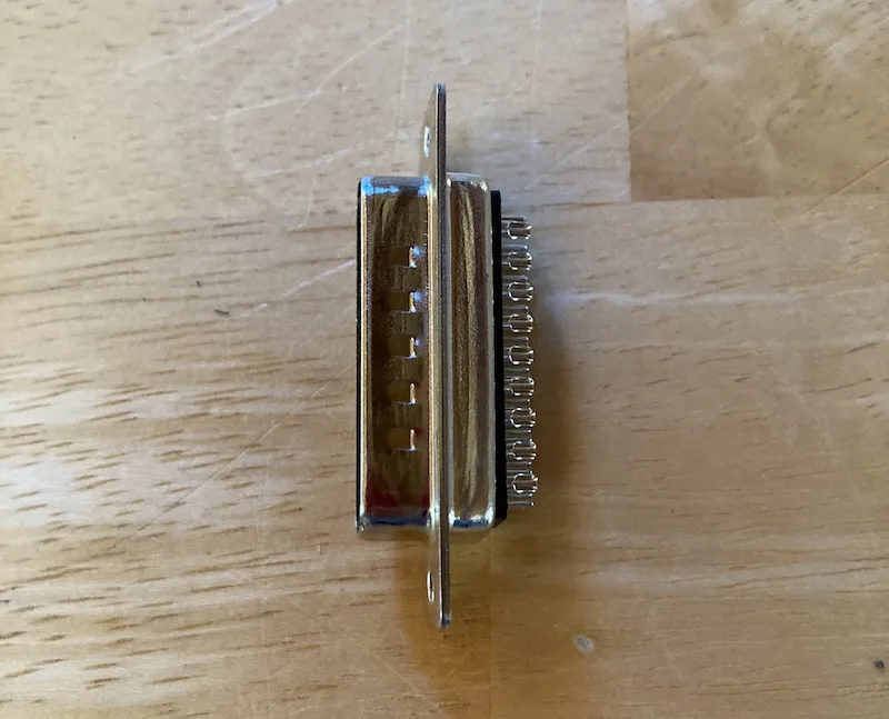 DB-19 connector, side view