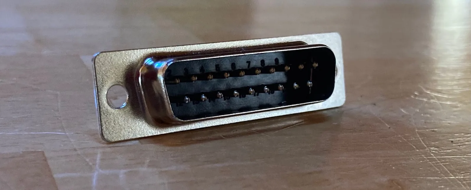 DB-19 connector